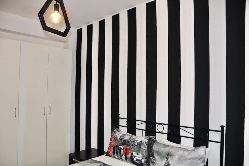 M.Aurelio Black & White Milan Luaran gambar